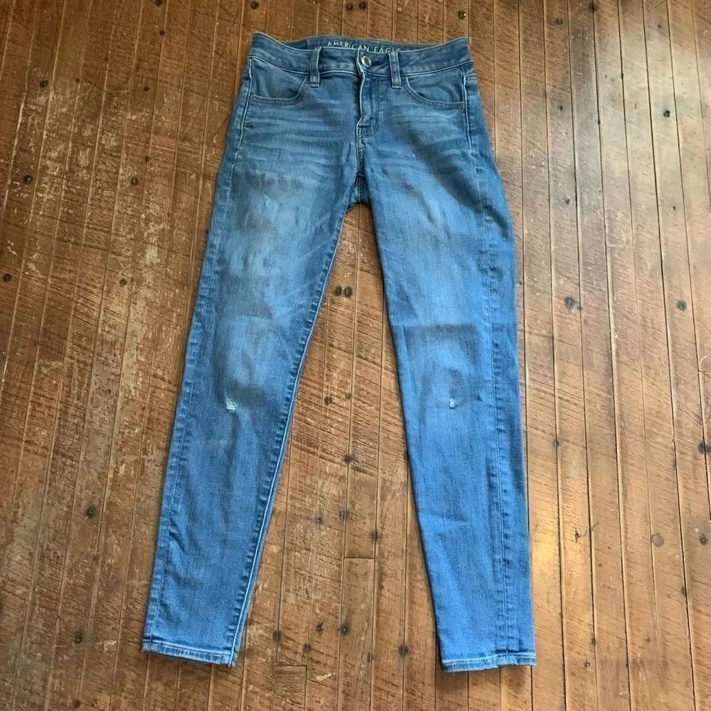 American Eagle medium wash 00 short distressed jeggings